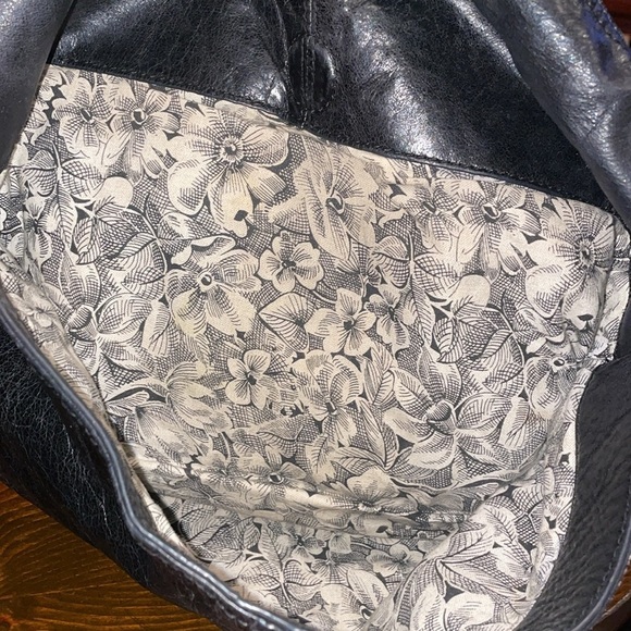 HOBO International black leather shoulder bag with silver hardware. P5 - Picture 5 of 7